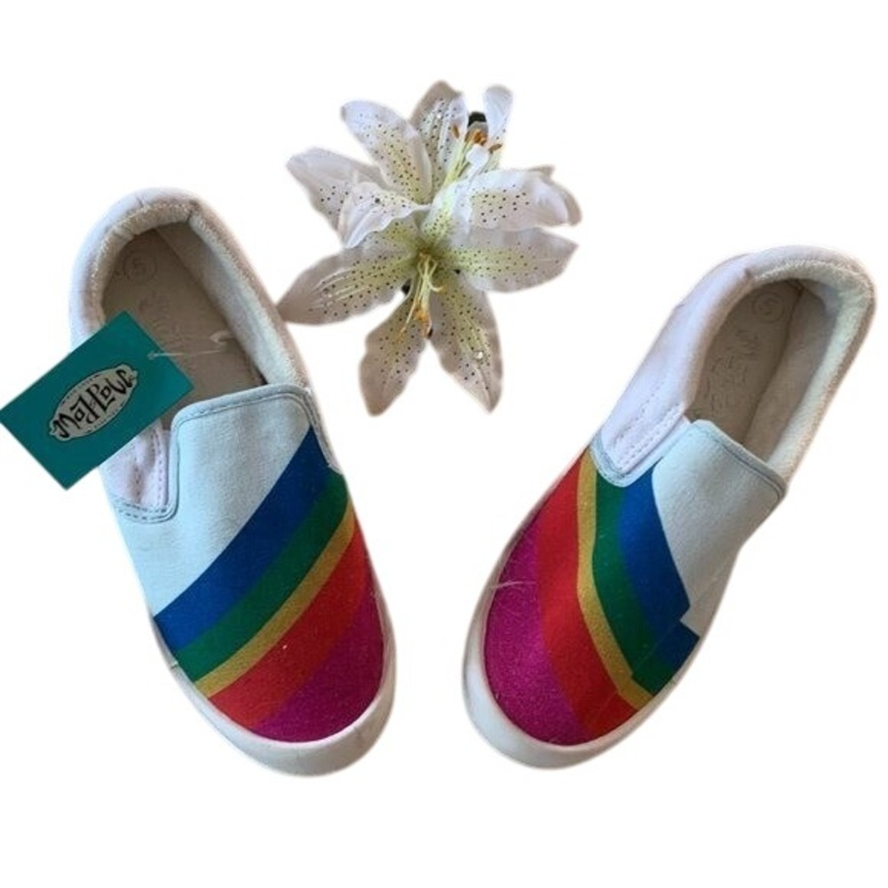 NWT Mad Love Girls Slip On Sneakers‎ Size 5